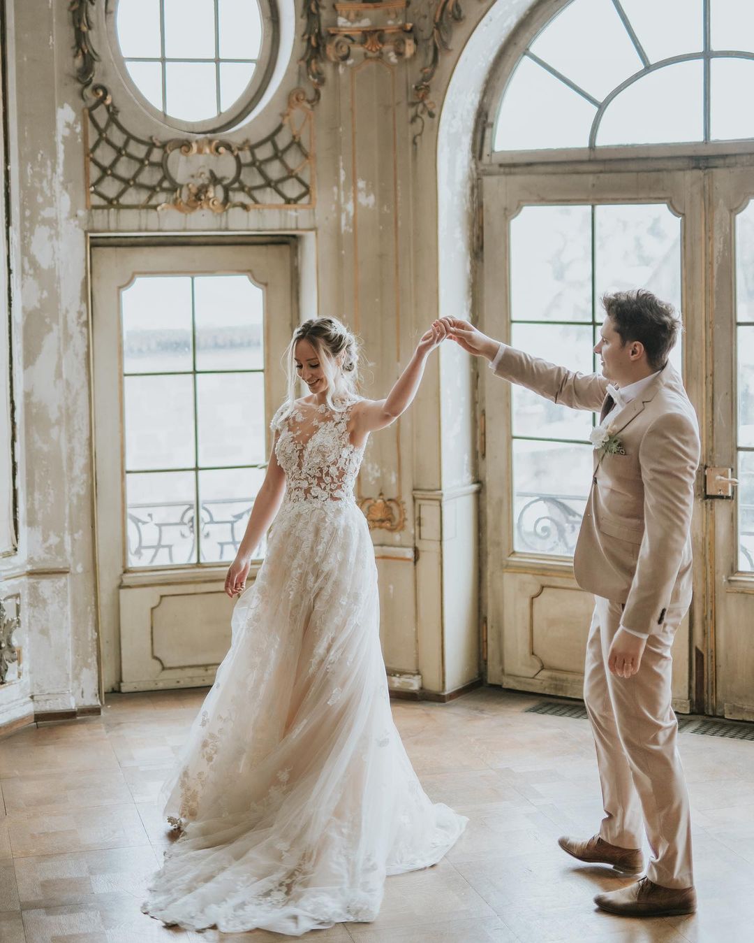 A-line Jewel Neck Sleeveless Chapel Train Lace Bridal Gown With Lace 8