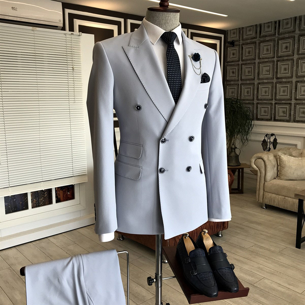 Light Blue Double Breasted Business Men Suit with Peaked Lapel 2