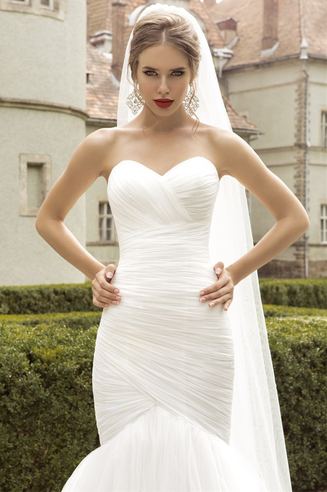 Mermaid Sweetheart Neck Sleeveless Tulle Bridal Gown With Court Train 2
