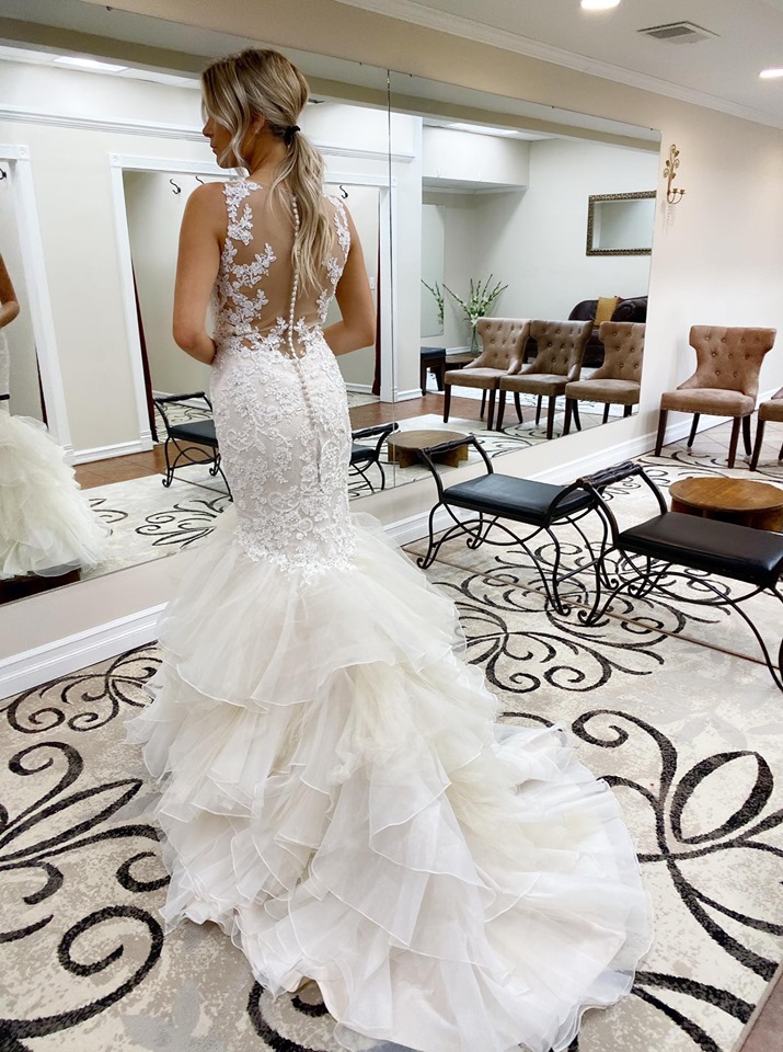 Mermaid V-neck Sleeveless Floor-length Lace Bridal Dress With Lace 2