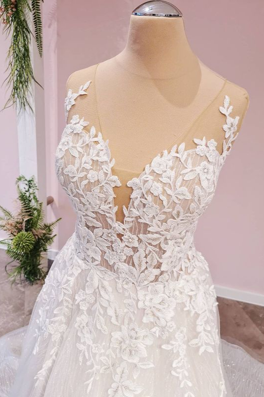 A-line Sweetheart Neck Sleeveless Sweep / Brush Train Tulle Bridal Dress With Lace 3
