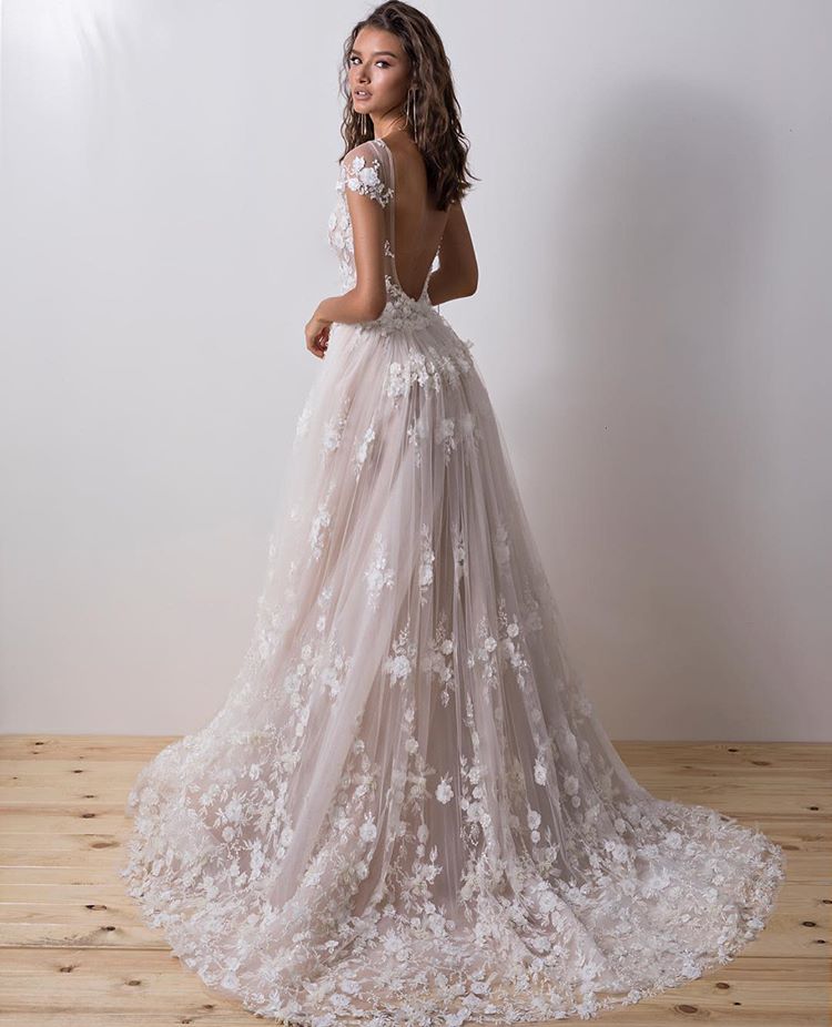 Bateau Neck Floor-length Wedding Dress With Appliques 2