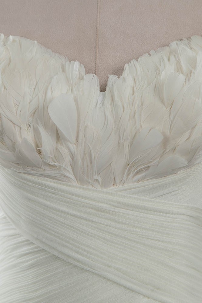 Mermaid Strapless Sweetheart Neck Sleeveless Floor-length Tulle Wedding Gown With Feathers 4