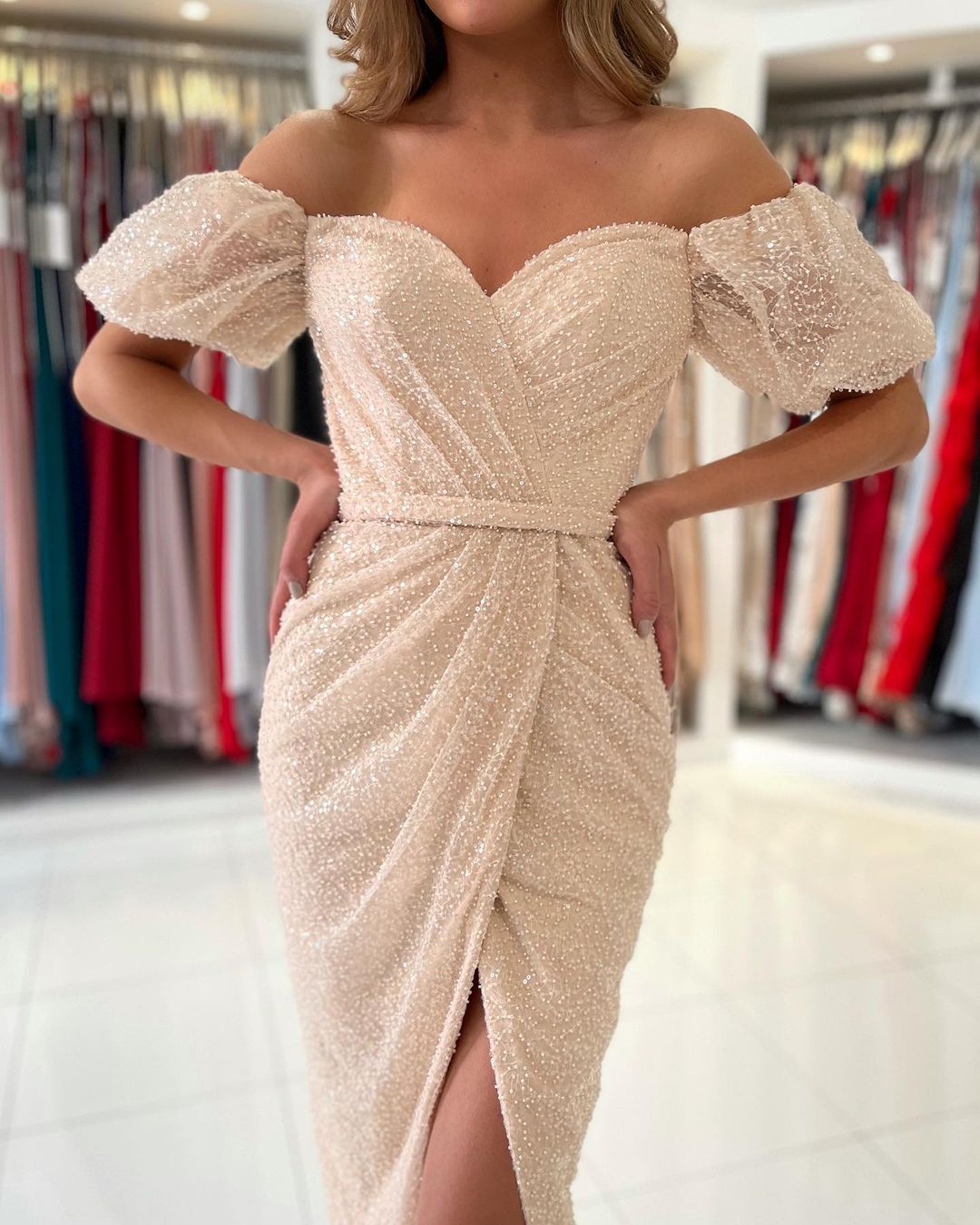 Mermaid Off-the-shoulder Short Sleeves Knee-length Homecoming Dress With Sequins 3