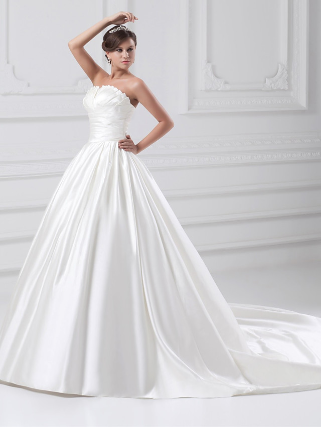 Ball Gown Strapless Sleeveless Tulle Bridal Gown With Court Train 2