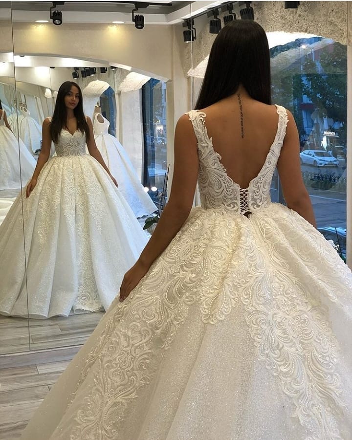 Ball Gown Sweetheart Neck Sleeveless Court Train Bridal Attire With Lace 4