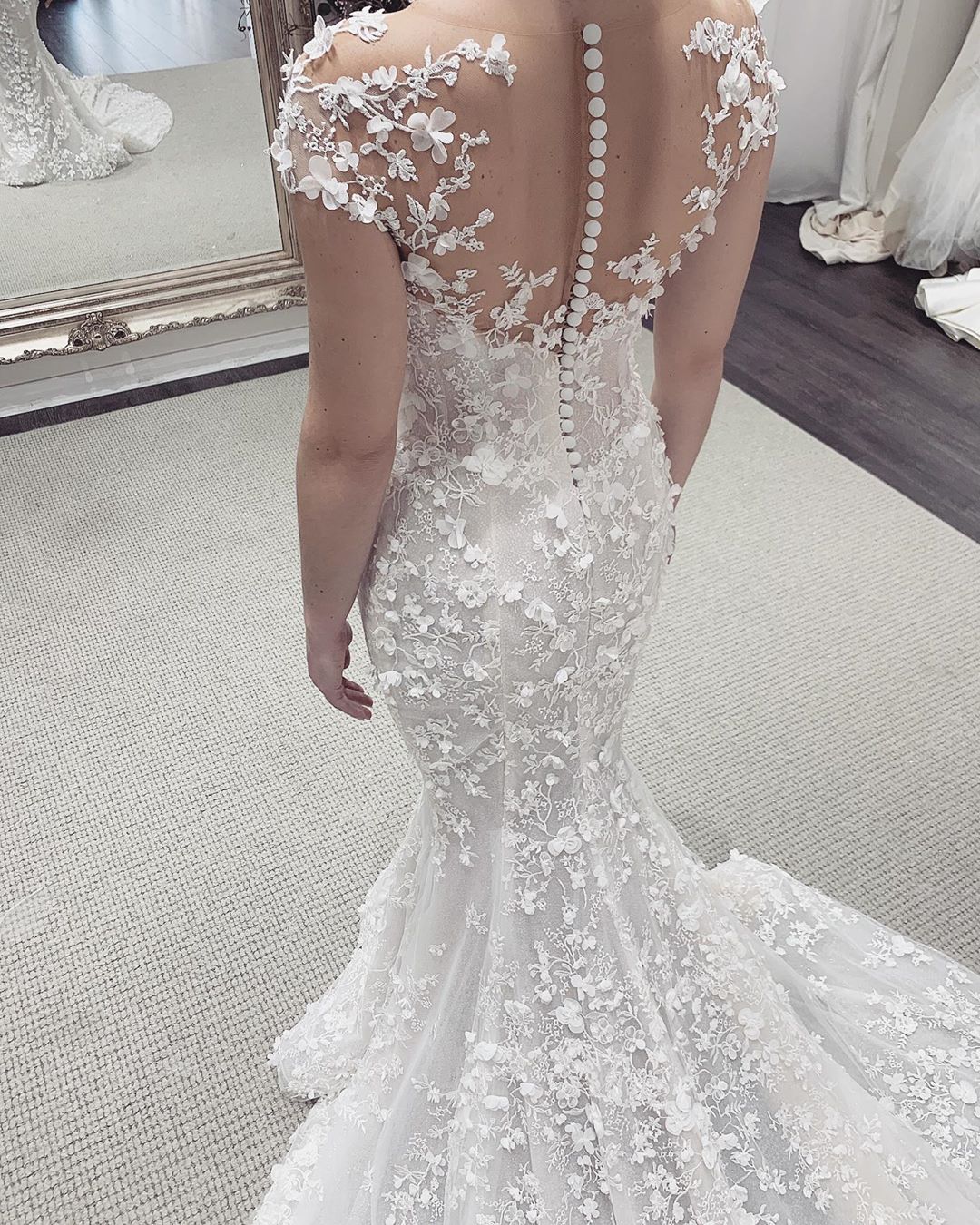 Column Jewel Neck Cap Sleeves Detachable Train Tulle Bridal Gown With Lace 3