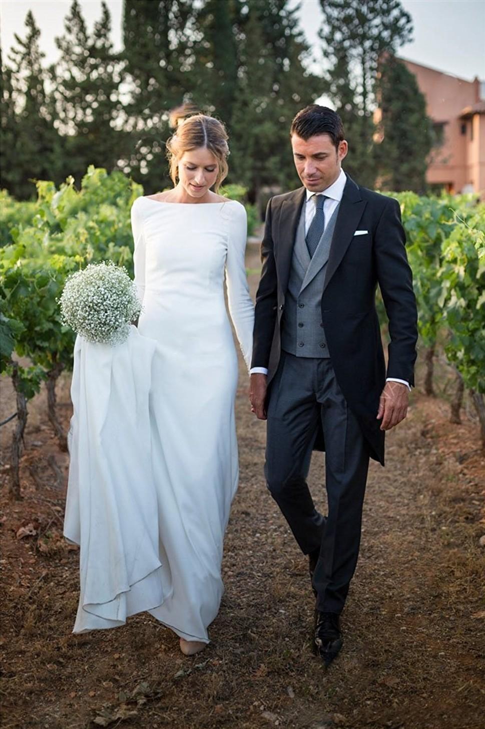Column Bateau Neck Satin Wedding Dress With Court Train 2