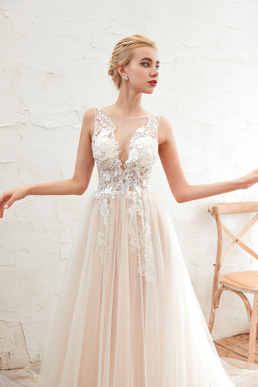 Ball Gown Jewel Neck Sleeveless Chapel Train Tulle Wedding Gown With Rhinestone 15
