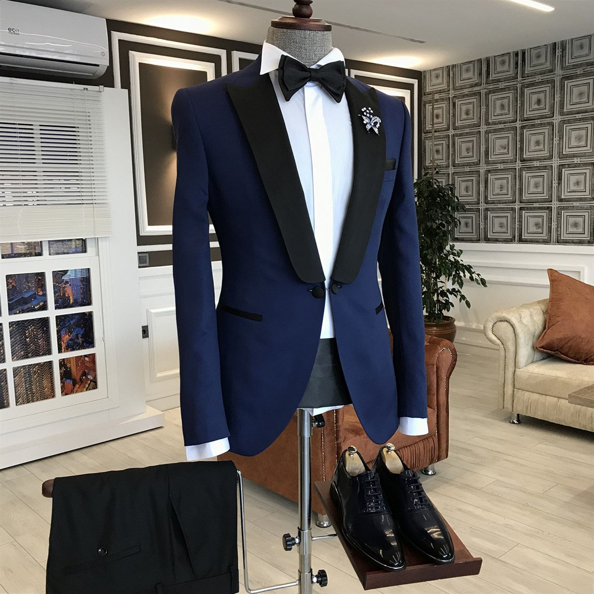 Navy Blue Mixed Black Prom Suit with Peaked Lapel 2