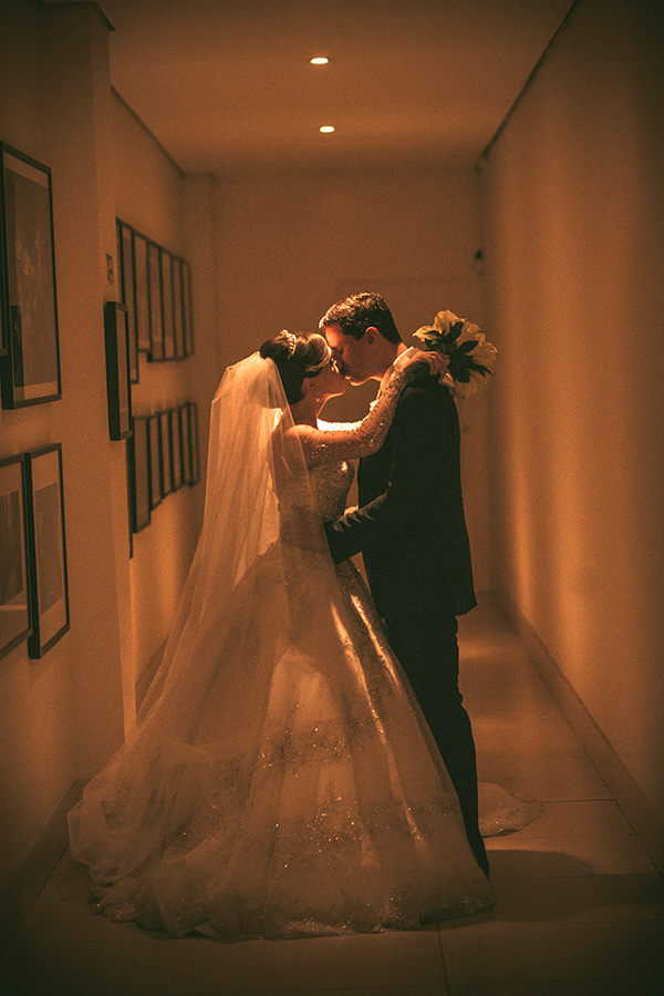 Ball Gown Jewel Neck Chapel Train Tulle Bridal Gown With Beading 3