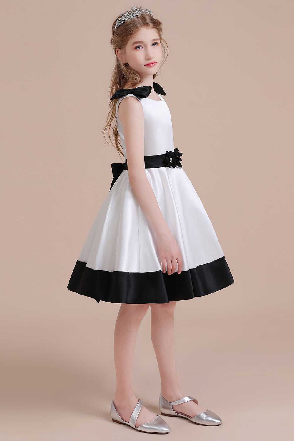 A-line Jewel Neck Sleeveless Knee-length Satin Flower Girl Dress With Rhinestone 4