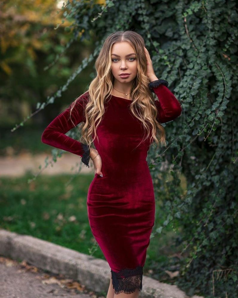 Mermaid Bateau Neck Long Sleeves Knee-length Velvet Cocktail Party Dress With Lace 5
