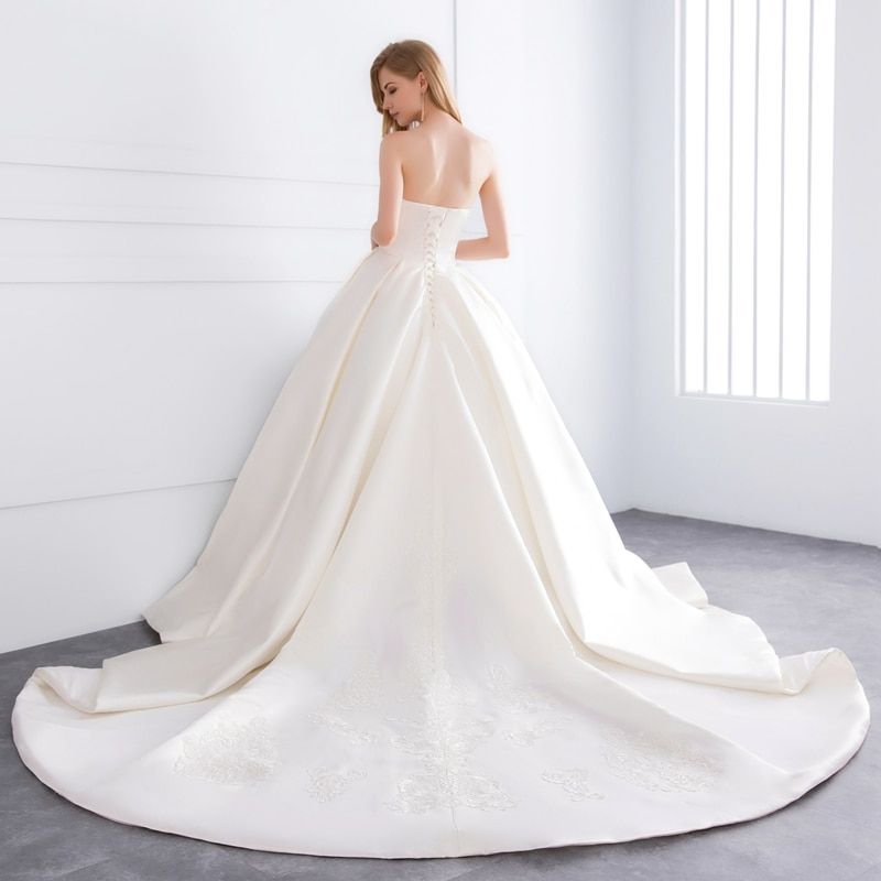 Ball Gown Sweetheart Neck Tulle Wedding Gown With Ruffles 4