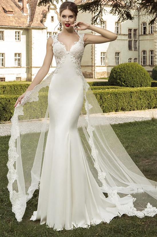 Mermaid Spaghetti Straps Sleeveless Sweep / Brush Train Satin Bridal Gown With Appliques 2