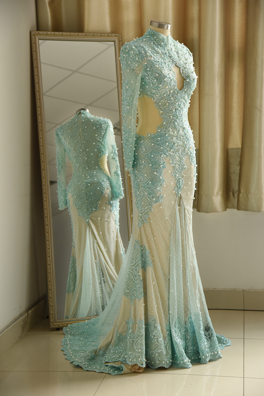 Mermaid High Neck Long Sleeves Floor-length Tulle Formal Dress With Appliques 3