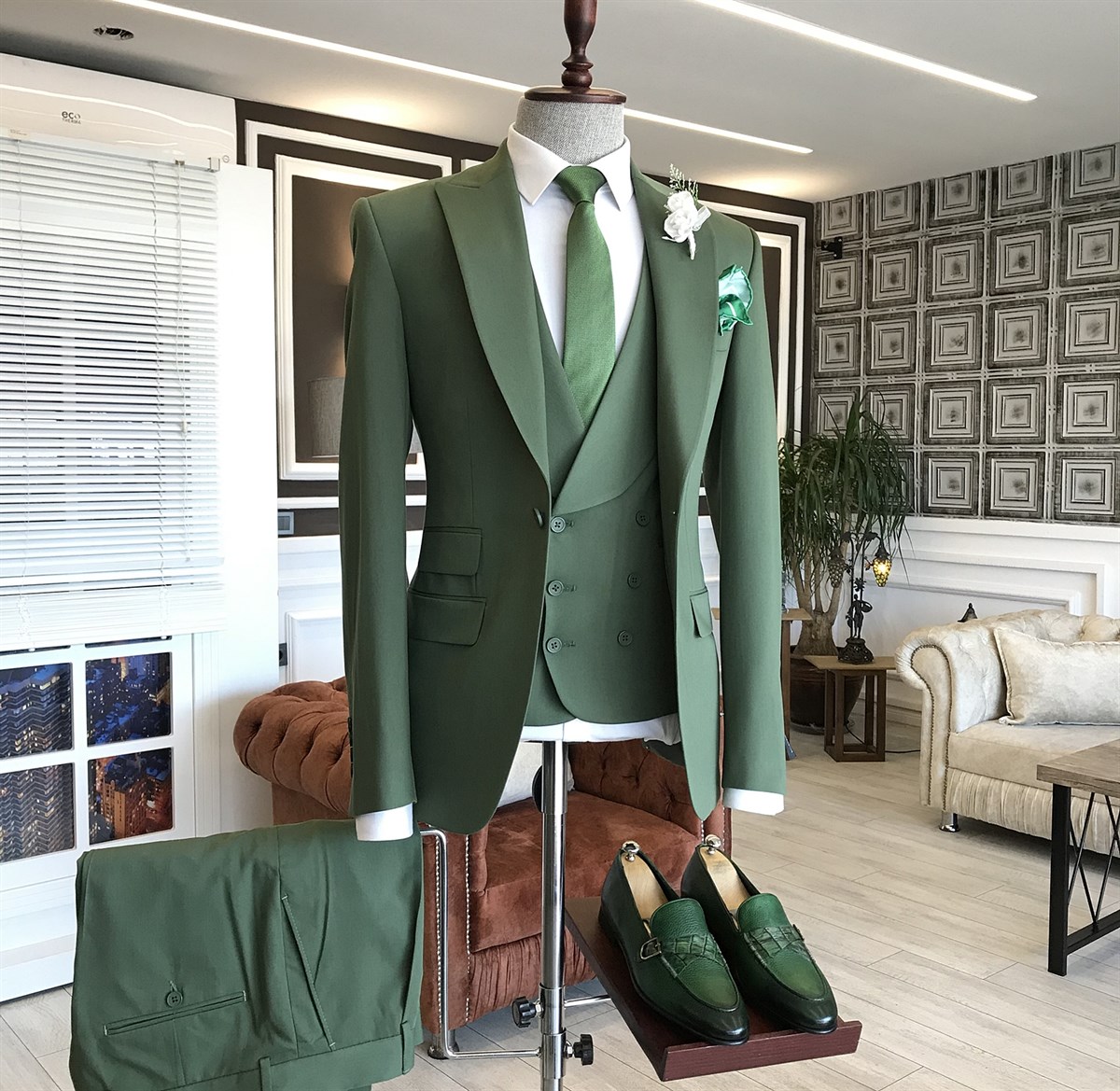 Green Three Piece Slim Fit Peaked Lapel Men's Suit 2