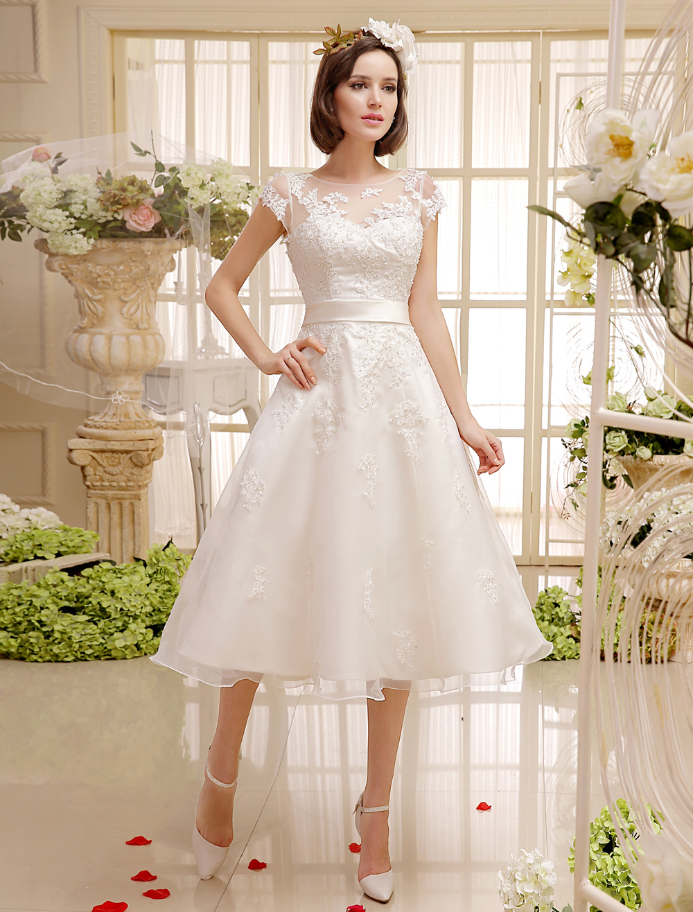 A-line Sweetheart Neck Short Sleeves Mini Organza Wedding Gown With Appliques 3