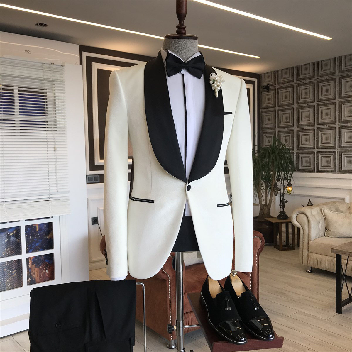 White Wedding Suit for Grooms with Shawl Lapel 2