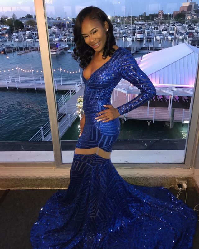 Mermaid Plunging Neckline Sweep / Brush Train Formal Dress With Sequins 2