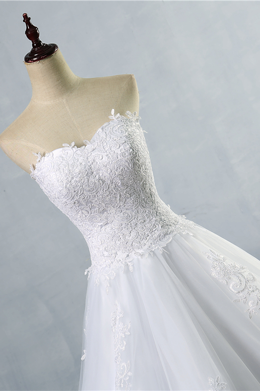 A-line Sweetheart Neck Sleeveless Floor-length Tulle Bridal Dress With Appliques 4