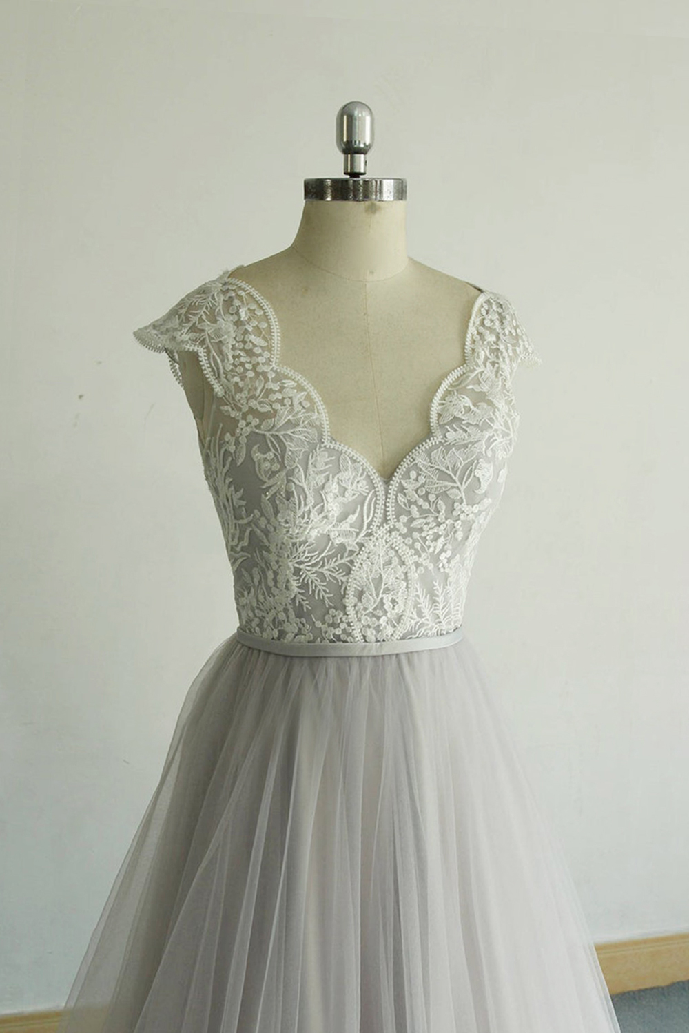 A-line V-neck Short Sleeves Floor-length Tulle Wedding Dress With Lace 3