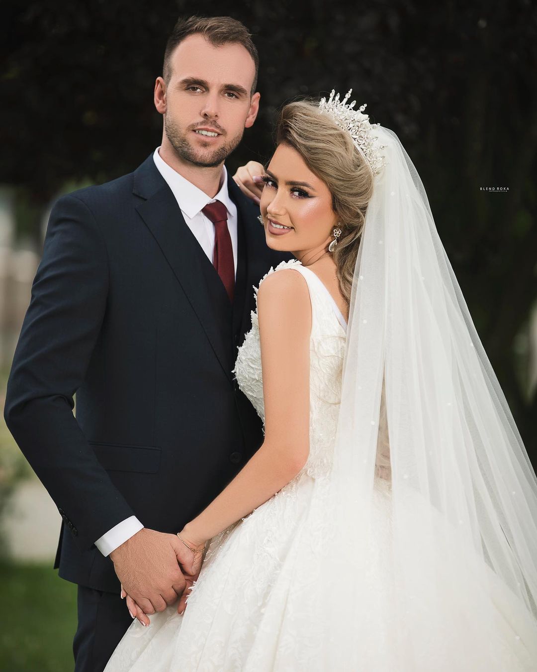 Ball Gown V-neck Sleeveless Chapel Train Lace Bridal Gown With Lace 3