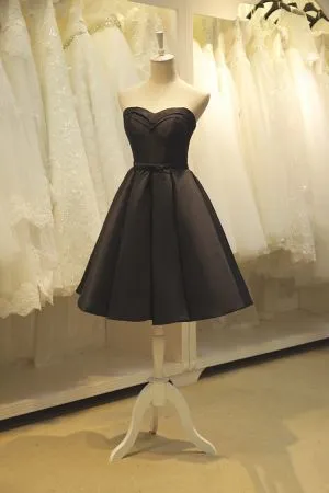 A-line Sweetheart Neck Sleeveless Knee-length Homecoming Dress