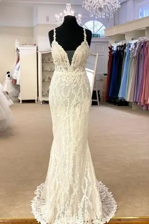 Column Spaghetti Straps V-neck Floor-length Tulle Bridal Gown With Detachable Train