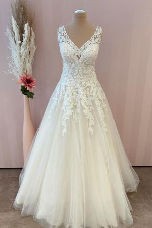 A-line Sweetheart Neck Sleeveless Sweep / Brush Train Tulle Bridal Gown With Lace