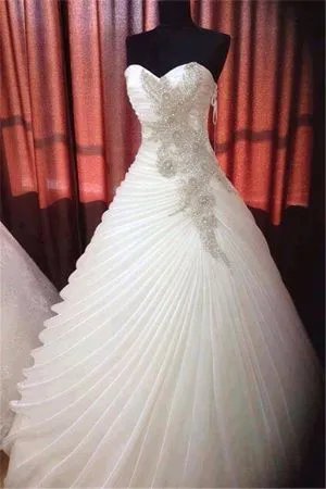 Ball Gown Sweetheart Neck Sleeveless Floor-length Organza Wedding Dress With Beading