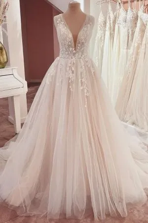 A-line Sweetheart Neck Sleeveless Sweep / Brush Train Tulle Wedding Gown With Lace