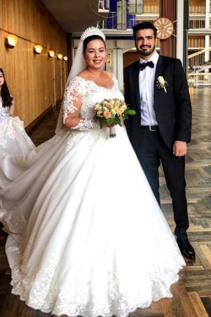 A-line Sweetheart Neck Long Sleeves Chapel Train Tulle Bridal Gown With Lace