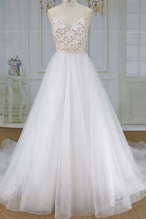 A-line Spaghetti Straps V-neck Sleeveless Chapel Train Tulle Wedding Gown With Lace