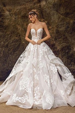 A-line Sweetheart Neck Sleeveless Chapel Train Lace Wedding Gown With Lace