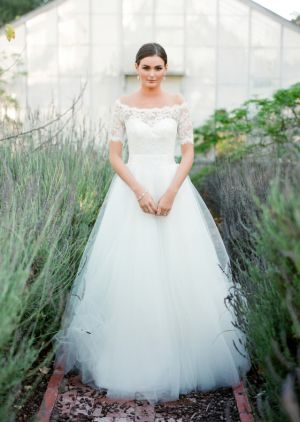 A-line Bateau Neck Floor-length Tulle Wedding Gown With Lace