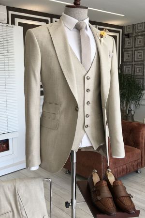 Off-White Peaked Lapel Business Suit