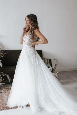 Aria Floral Lace Applique V-Neck A-Line Tulle Bridal Gown