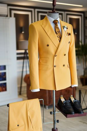 Yellow Double Breasted Prom Men Suit with Peaked Lapel