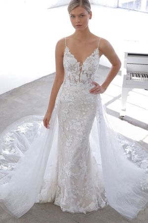 Column Spaghetti Straps V-neck Sleeveless Chapel Train Lace Wedding Gown With Lace