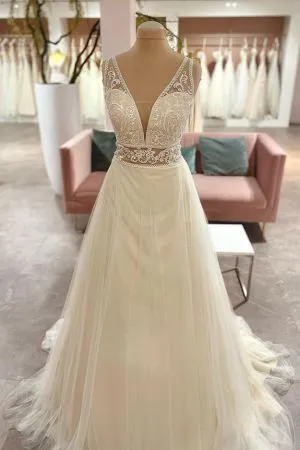 A-line Sweetheart Neck Sleeveless Sweep / Brush Train Tulle Wedding Dress With Lace