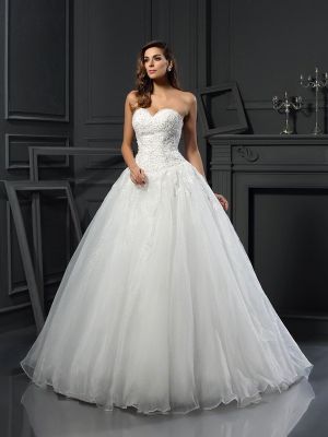 Ball Gown Strapless Sweetheart Neck Sleeveless Tulle Wedding Dress With Beading