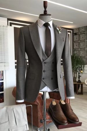 Brown Small Plaid Peaked Lapel Business Suit