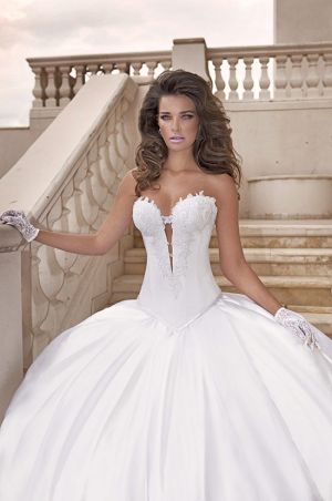 Ball Gown Sweetheart Neck Sleeveless Court Train Satin Bridal Dress With Appliques