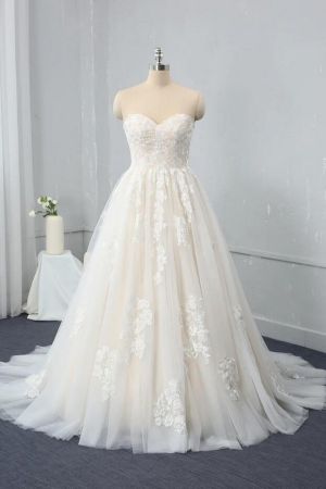 A-line Sweetheart Neck Sleeveless Sweep / Brush Train Lace Wedding Gown With Lace