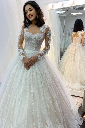 Sweetheart Neck Long Sleeves Court Train Tulle Wedding Gown With Lace