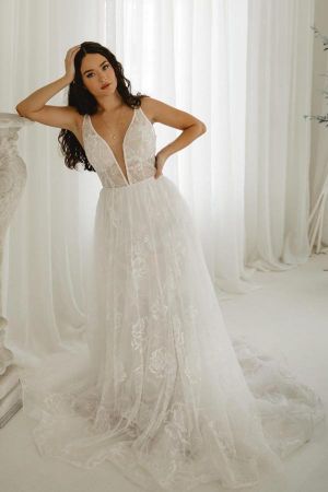 A-line V-neck Sleeveless Chapel Train Lace Bridal Gown With Lace