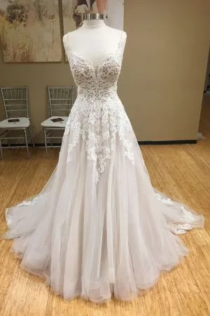 A-line Spaghetti Straps V-neck Sleeveless Floor-length Tulle Bridal Dress With Appliques
