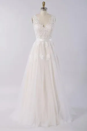 A-line V-neck Sleeveless Floor-length Tulle Wedding Dress With Appliques