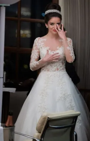 A-line V-neck Sweep / Brush Train Tulle Bridal Gown With Lace